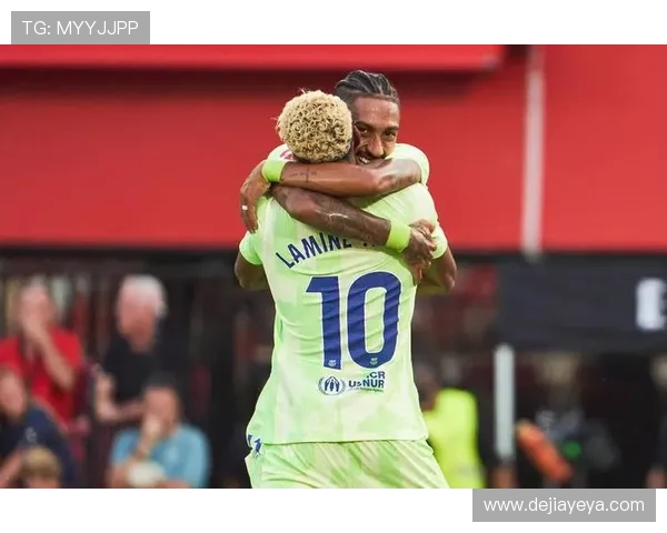 世体：费兰被红牌罚下时险些引发冲突，拉菲尼亚上前保护了他